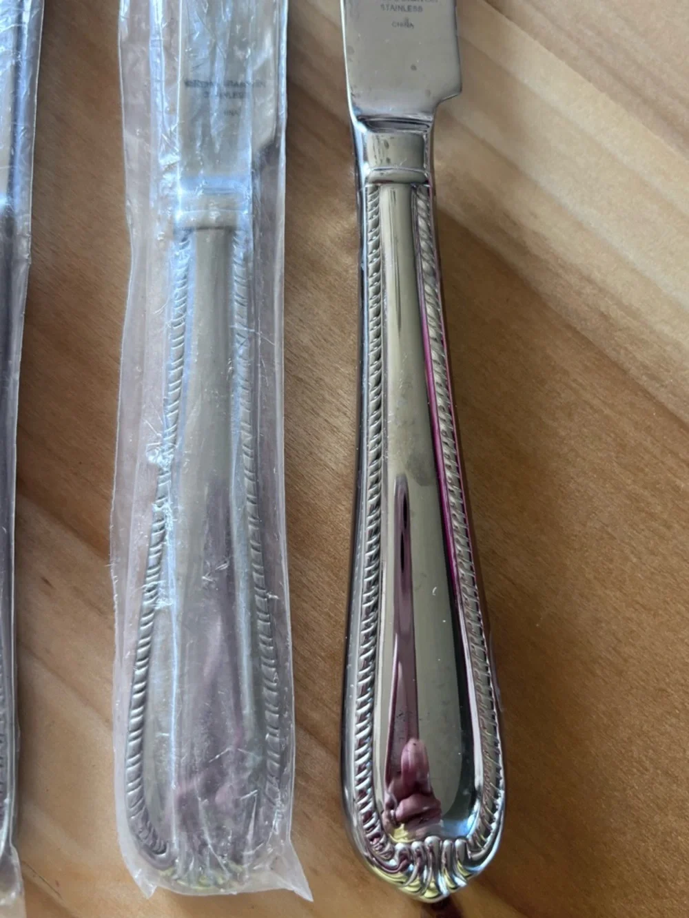 4 Reed & Barton China 18/10 Stainless DOMAIN Solid Knives & 1 Cake Serving Knife